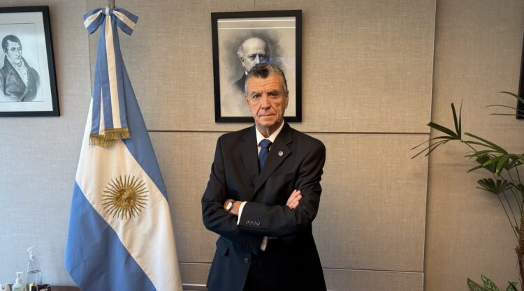 Mario Grinman reafirmó el apoyo del sector comercial al Gobierno y reconoció que algunos sectores atraviesan dificultades, aunque confió en una recuperación económica sostenida.