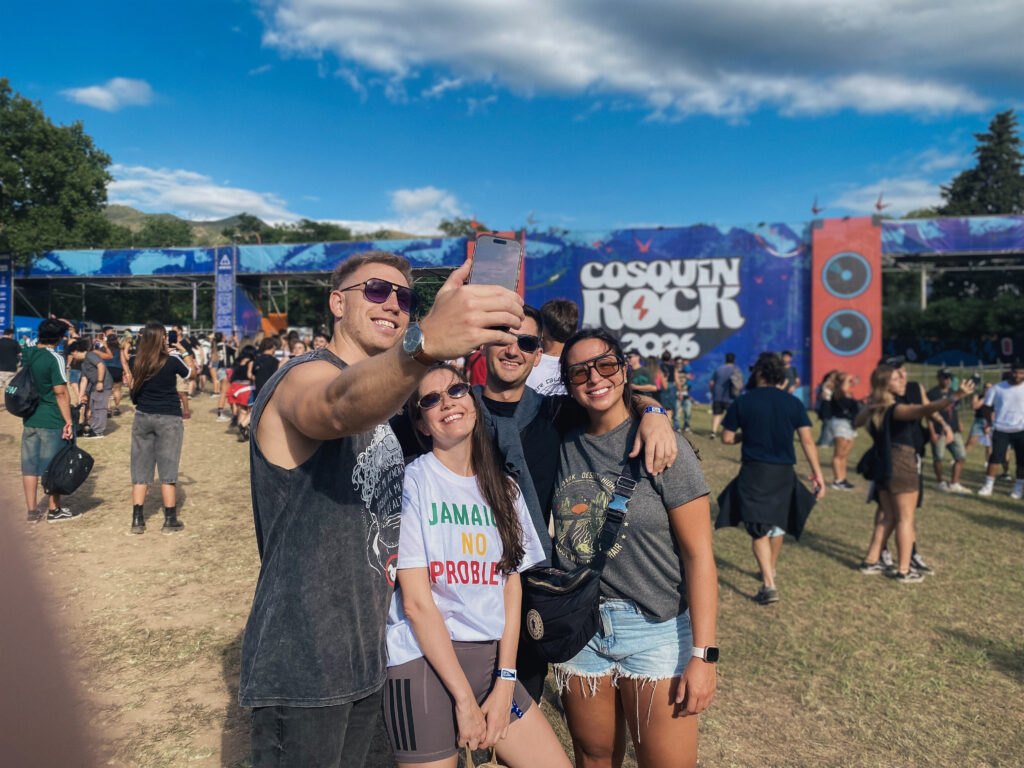 La amistad, una de las tantas expresiones de amor del Cosquín Rock.