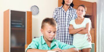 Entre el apoyo escolar, los reproches y el fin de las vacaciones