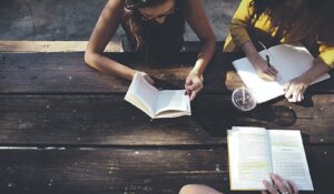 Entre el apoyo escolar, los reproches y el fin de las vacaciones