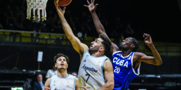 Argentina recibe a Uruguay por el liderazgo grupal: hora y TV