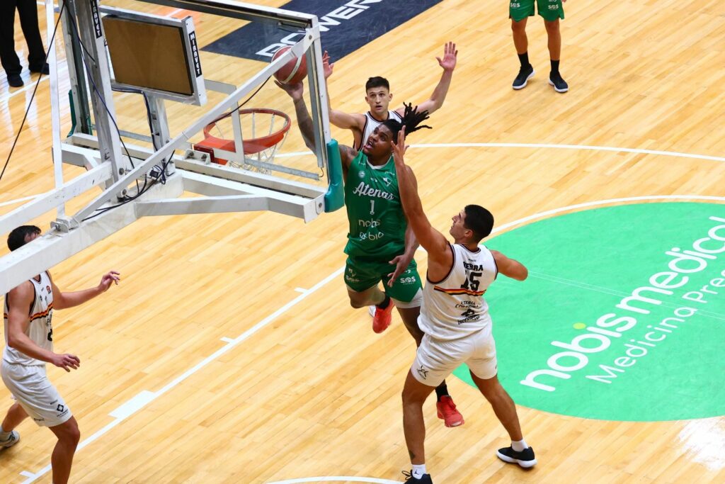 Atenas enfrenta a San Lorenzo y Ferro en una gira clave