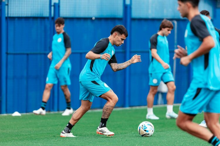 Belgrano abre la fecha ante Defensa y Justicia: hora, TV y probables formaciones El equipo de Zielinski preparó el partido en las instalaciones de Boca.