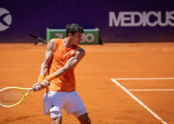 Cerúndolo y Burruchaga avanzan a paso firme en el Lawn Tennis