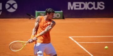 Cerúndolo y Burruchaga avanzan a paso firme en el Lawn Tennis