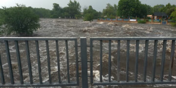 Crecida del río: cierran puentes entre Mina Clavero y Cura Brochero Crecida,