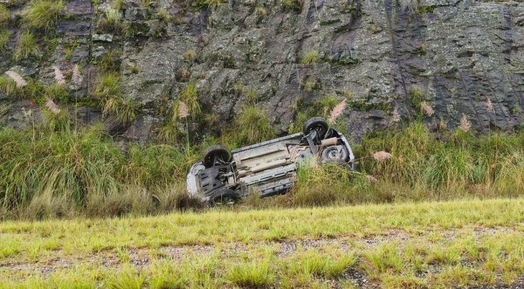 Despiste y vuelco en la ruta de las Altas Cumbres Altas Cumbres