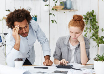 Suscripciones fantasma y compras de madrugada: los 5 errores financieros de la era digital