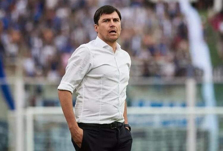 El “Cacique” Medina es el nuevo entrenador de Estudiantes de La Plata Alexander Medina vuelve a la actividad tras su paso en Talleres.