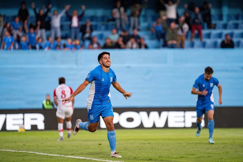 El León rugió fuerte en el sur: Estudiantes derrotó 2-0 a Huracán y sumó su primer triunfo