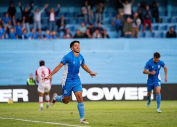 El León rugió fuerte en el sur: Estudiantes derrotó 2-0 a Huracán y sumó su primer triunfo