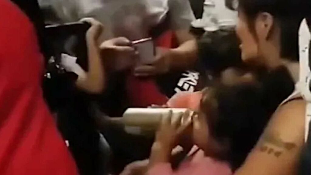 Capital Humano denunció y pidió identificar a la mujer que le dio cerveza a su bebé en un tren El Ministerio de Capital Humano intervino tras la difusión de un video viral y presentó una denuncia ante la Justicia.