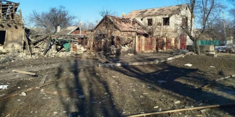 Una vivienda destruida en Druzhkivka, en la región de Donetsk, tras los ataques rusos del 4 de febrero de 2026.