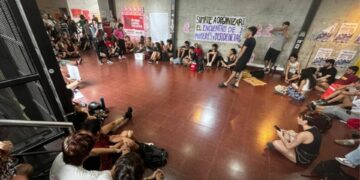 Estudiantes de la UNC se movilizan en contra de la Reforma Laboral Estudiantes de la UNC se movilizan en contra de la Reforma Laboral