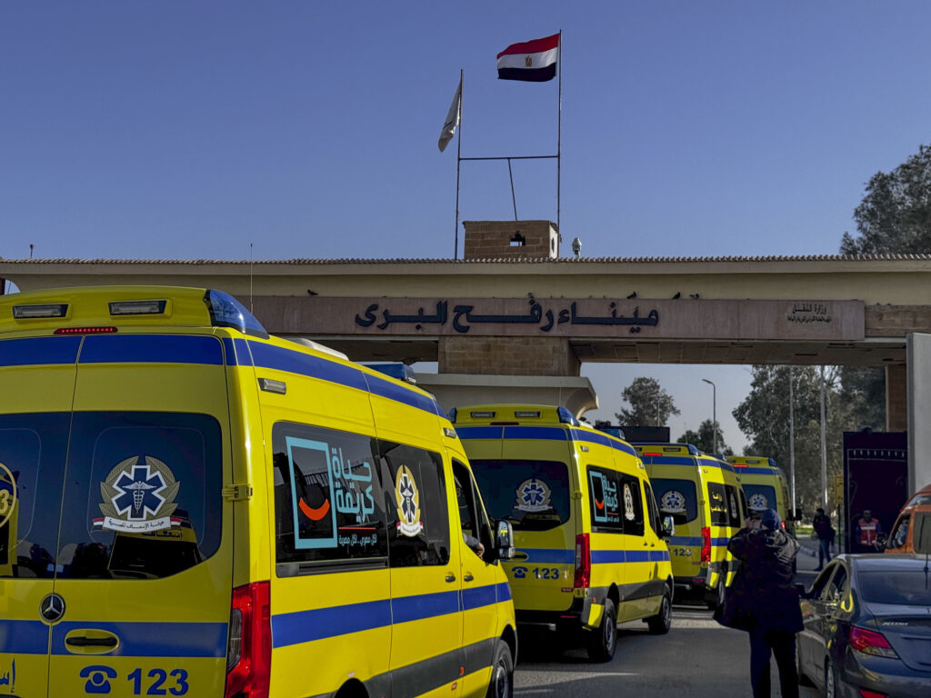 Franja de Gaza: reabrieron parcialmente el cruce de Rafah