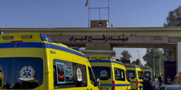 Franja de Gaza: reabrieron parcialmente el cruce de Rafah