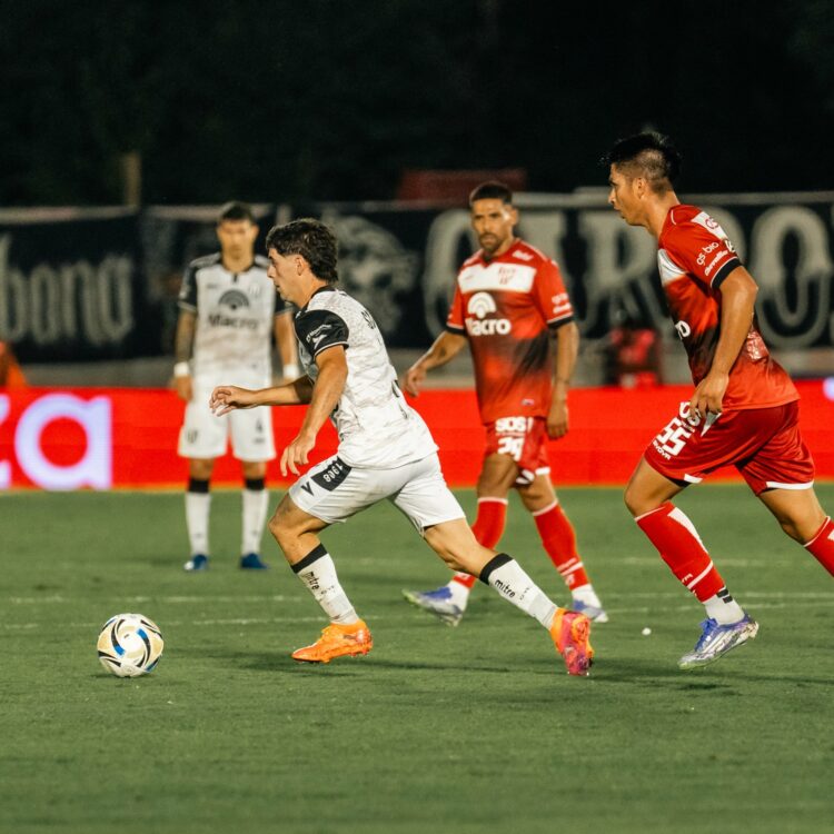 El partido en Mendoza es parejo, con chances en ambas áreas.