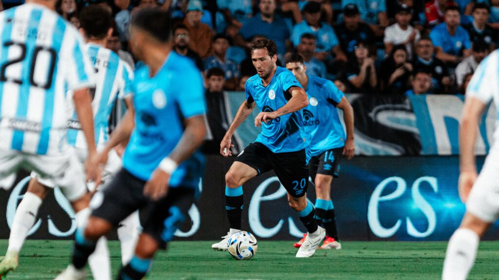 Belgrano venció 3 a 1 a Atlético Tucumán y manda en la Zona B