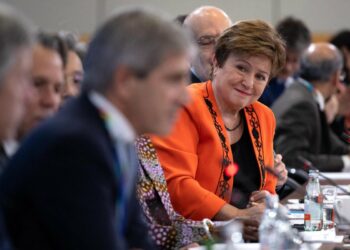 El FMI respaldó la reforma laboral y advirtió sobre los “costos de transición” en la economía