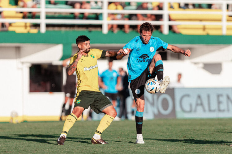 Belgrano hizo méritos para quedarse con los tres puntos en Varela, pero no logró liquidarlo.