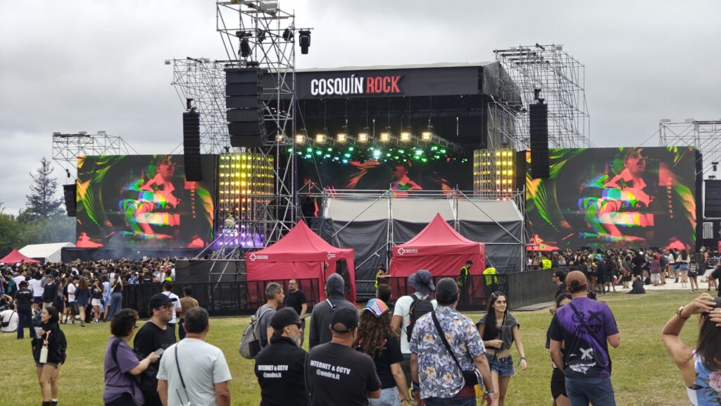 Llegó el viento a Cosquín Rock pero no se llevó el entusiasmo