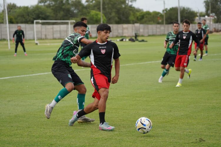 Instituto retomó los entrenamientos con un amistoso Instituto retomó los entrenamientos con un amistoso