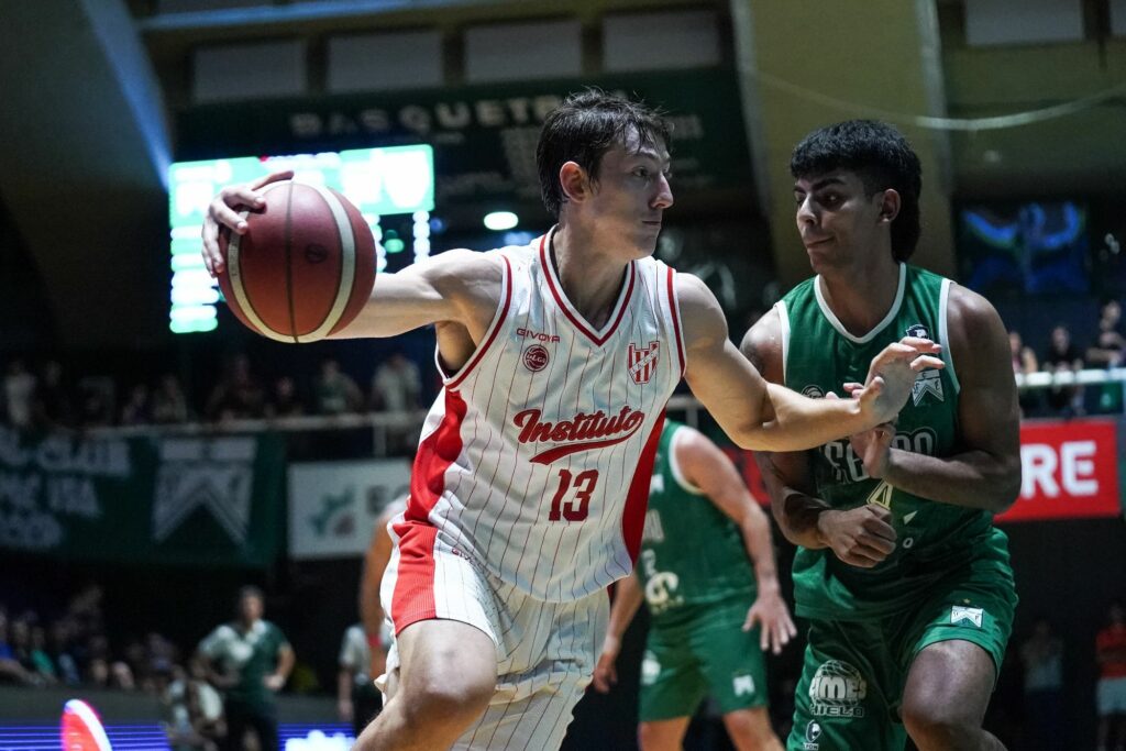 Instituto se quedó con las manos vacías en la última bola y cayó ante Ferro en suplementario