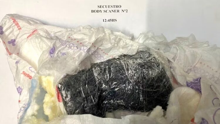 Intentaron ingresar droga a la cárcel oculta dentro de un pañal La droga incautada.