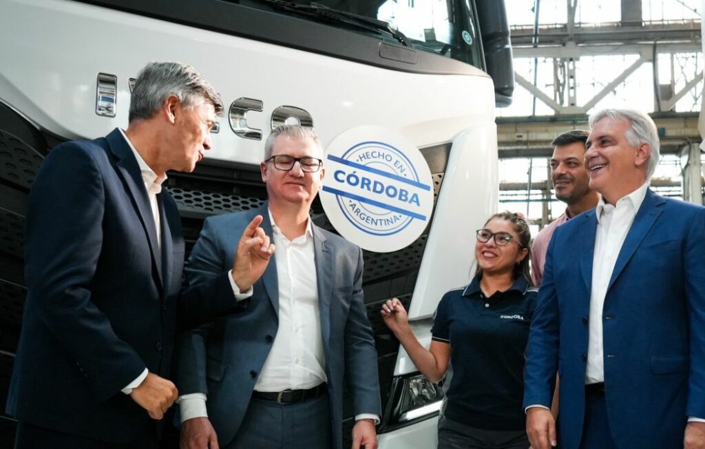 Llaryora respaldó la industria nacional y pidió "igualdad de condiciones"