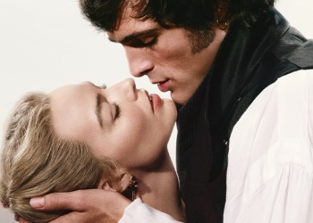 Cumbres Borrascosas llega al cine con pasión gótica y estilo moderno