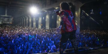 La Mona Jiménez debió frenar su show por el calor intenso Mona Jiménez