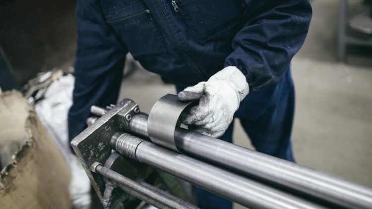 La actividad metalúrgica cayó 6,2% interanual en enero y opera con la menor capacidad instalada en cuatro años.