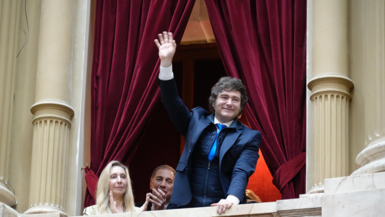 Milei y un mensaje en redes Conspiranoico yo Fin