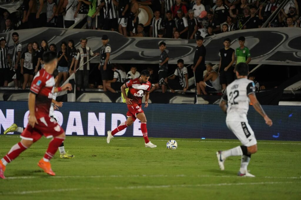 Nuevo llamado de atención para la Gloria: no liga, no gana y se llena de urgencias