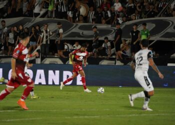 Nuevo llamado de atención para la Gloria: no liga, no gana y se llena de urgencias