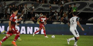 Nuevo llamado de atención para la Gloria: no liga, no gana y se llena de urgencias