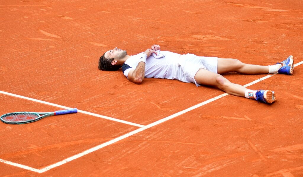 Odisea para Etcheverry: suspensiones por lluvia y calor, épica remontada tras cuatro horas y pasaje a la final Odisea para Etcheverry: suspensiones por lluvia y calor, épica remontada tras cuatro horas y pasaje a la final