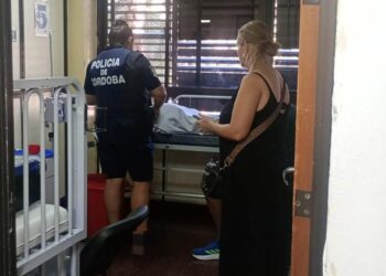 El pequeño fue trasladado en un móvil policial hacia el Hospital Infantil.