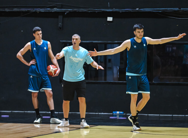 “Queremos hacernos fuertes de local”, el deseo de Bressan antes de recibir a Uruguay Agustín Caffaro y Gonzalo Bressan entrenan previo al comienzo de la segunda ventana clasificatoria.