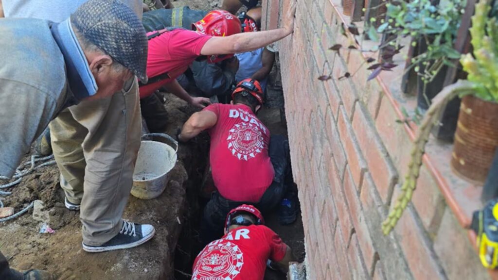 Rescataron a un obrero tras el derrumbe de una obra