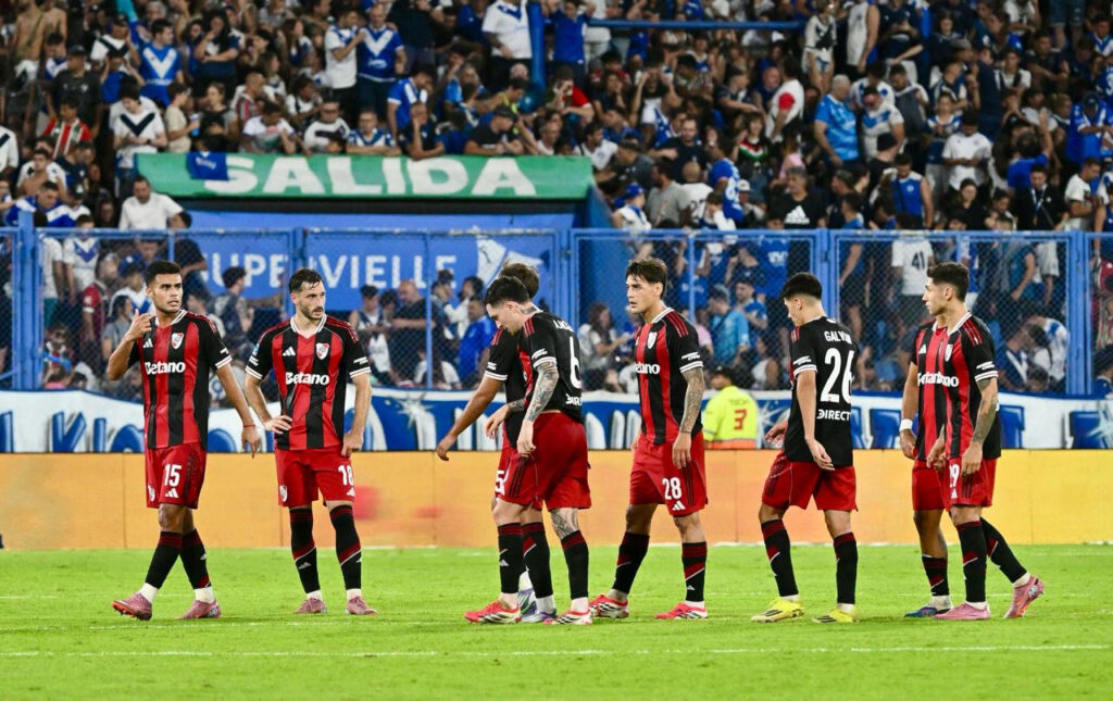 River cayó frente a Vélez y peligra la continuidad del “Muñeco” River cayó frente a Vélez y peligra la continuidad del “Muñeco”