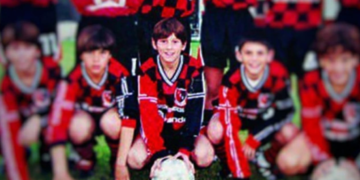 Sale a subasta la camiseta más antigua de Messi: cuánto podría valer