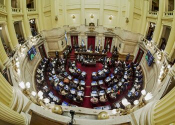 El Senado inició pasadas las 11:10 la sesión en la que el oficialismo intentará aprobar la reforma a la Ley de Glaciares y la ratificación del acuerdo comercial entre el Mercosur y la Unión Europea.