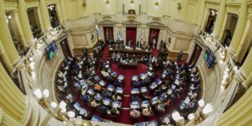 El Senado debate la Ley de Glaciares y el Acuerdo Mercosur-Unión Europea El Senado inició pasadas las 11:10 la sesión en la que el oficialismo intentará aprobar la reforma a la Ley de Glaciares y la ratificación del acuerdo comercial entre el Mercosur y la Unión Europea.