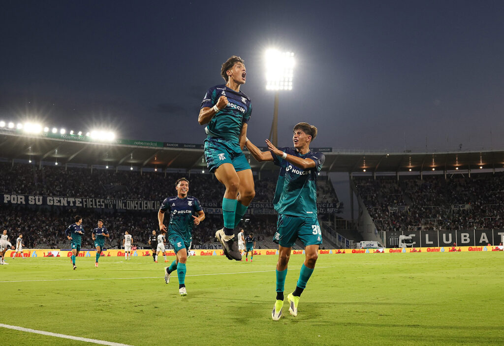 En la noche de San Valentín, Dávila enamoró al Kempes.