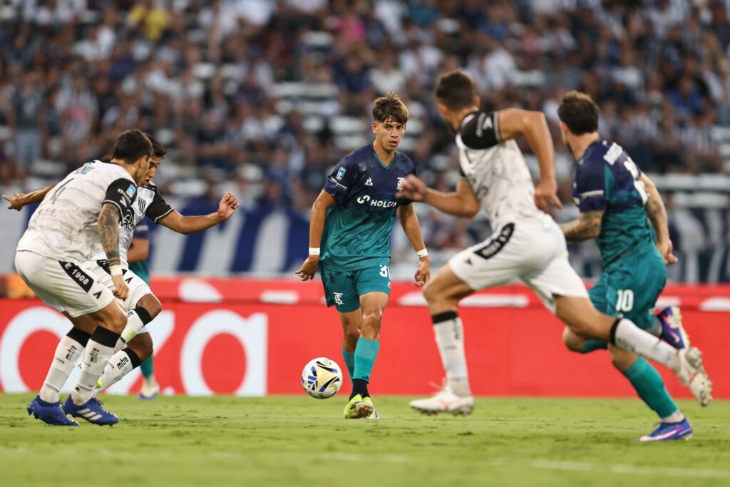 Talleres y una visita de riesgo ante el equipo de Di María: hora, cómo verlo y formaciones