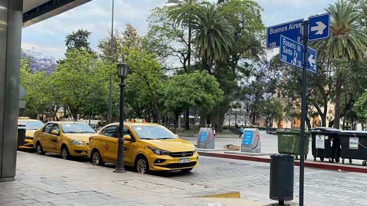 Taxistas advierten crisis histórica tras caída del 7%
