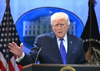 Trump anunció aranceles globales del 15% tras revés judicial