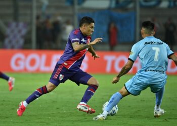 Un penal sobre el final salvó a River del papelón