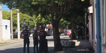 Un prófugo se atrincheró en su casa para evitar ser detenido Un prófugo se atrincheró en su casa para evitar ser detenido